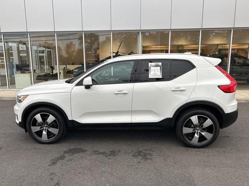 2020 Volvo XC40 T5 Momentum