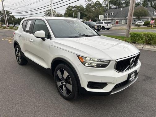 2020 Volvo XC40 T5 Momentum