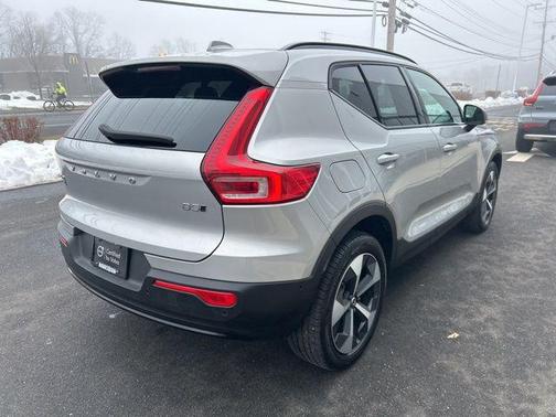 2025 Volvo XC40 B5 Plus Dark Theme