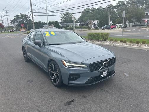 2024 Volvo S60 B5 Core Dark Theme