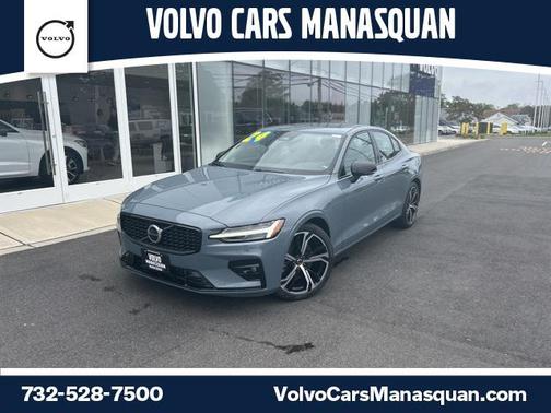 2024 Volvo S60 B5 Core Dark Theme