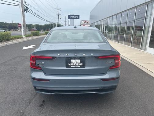 2024 Volvo S60 B5 Core Dark Theme