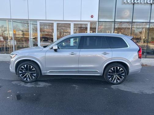 2025 Volvo XC90 B6 Plus 7-Seater
