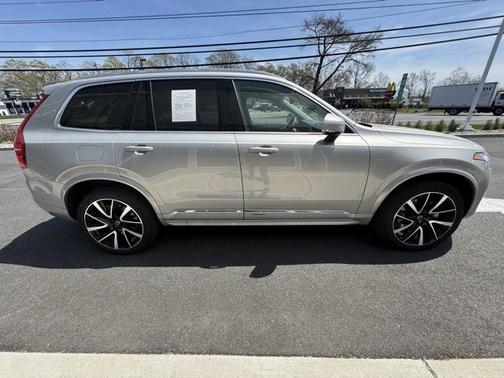 2024 Volvo XC90 B5 Plus Bright Theme