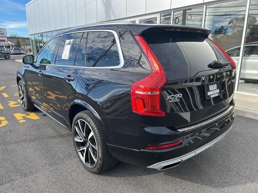 2021 Volvo XC90 T6 Momentum