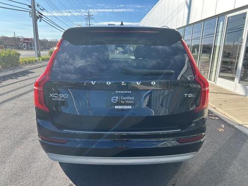 2022 Volvo XC90 T5 Momentum
