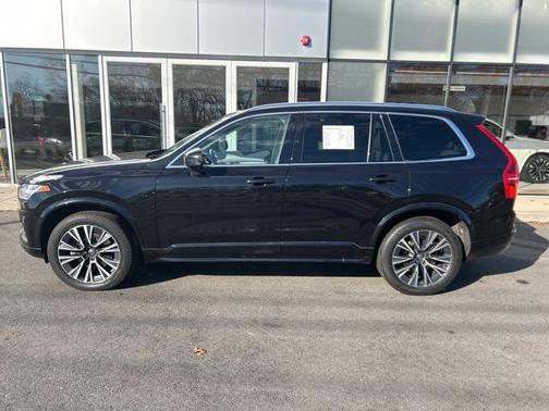 2022 Volvo XC90 T5 Momentum