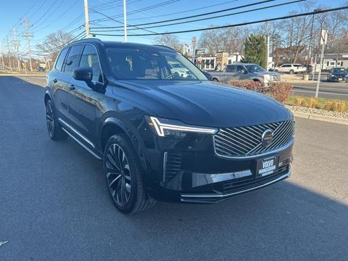 2025 Volvo XC90 B5 Plus 7-Seater