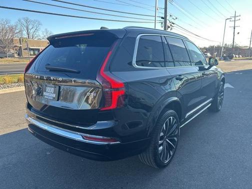 2025 Volvo XC90 B5 Plus 7-Seater