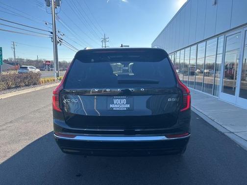 2025 Volvo XC90 B5 Plus 7-Seater