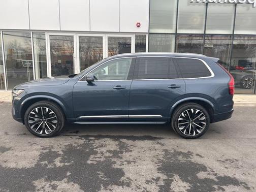 2025 Volvo XC90 B6 Plus 7-Seater