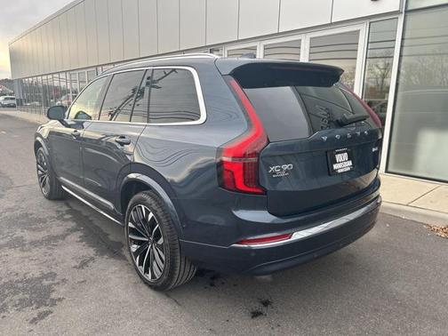 2025 Volvo XC90 B6 Plus 7-Seater