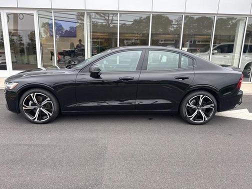 2025 Volvo S60 B5 Plus