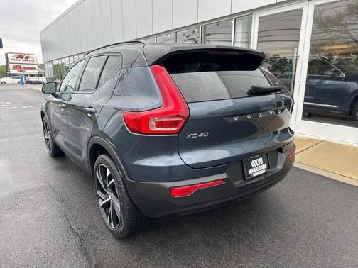 2022 Volvo XC40 T5 R-Design
