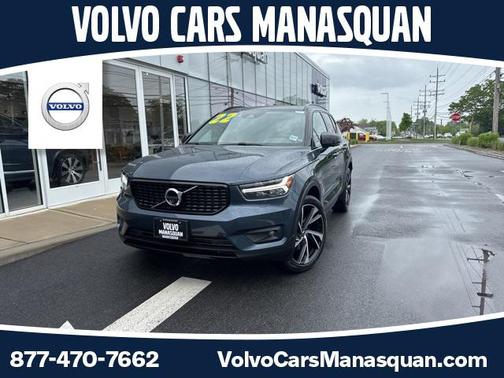 2022 Volvo XC40 T5 R-Design