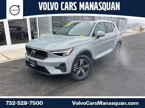 2025 Volvo XC40 B5 Core Bright Theme
