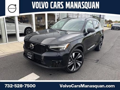 2025 Volvo XC40 B5 Plus Dark Theme