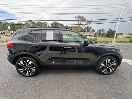 2025 Volvo XC40 B5 Plus Dark Theme