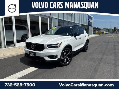 2022 Volvo XC40 T5 R-Design
