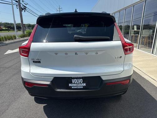 2022 Volvo XC40 T5 R-Design