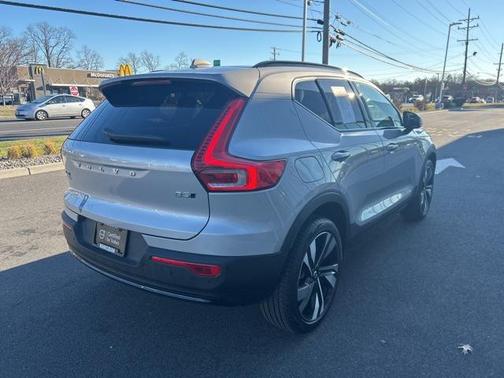2025 Volvo XC40 B5 Plus Dark Theme