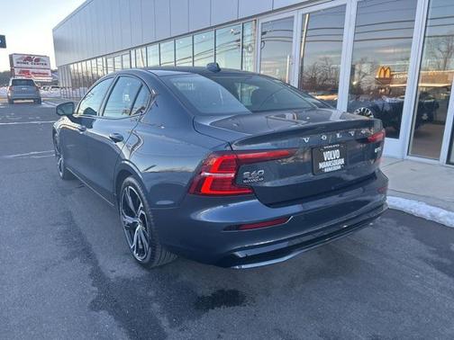 2024 Volvo S60 B5 Core Dark Theme