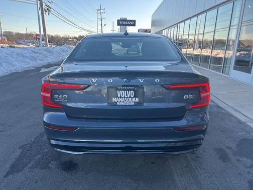 2024 Volvo S60 B5 Core Dark Theme