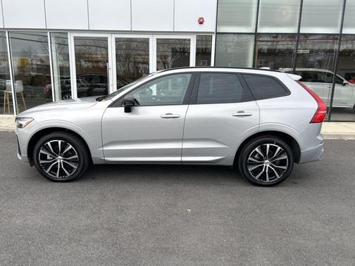 2025 Volvo XC60 B5 Plus