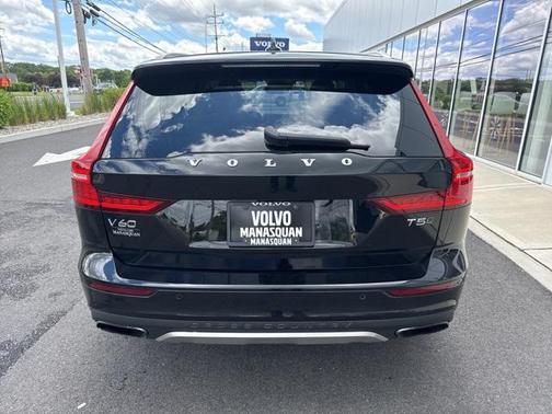 2020 Volvo V60 Cross Country T5