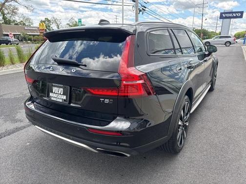 2020 Volvo V60 Cross Country T5