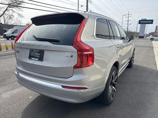 2024 Volvo XC90 B5 Plus Bright Theme