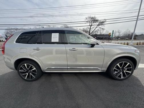 2024 Volvo XC90 B5 Plus Bright Theme