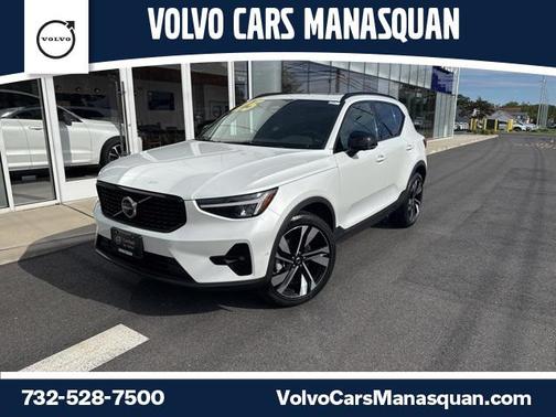 2025 Volvo XC40 B5 Plus Dark Theme