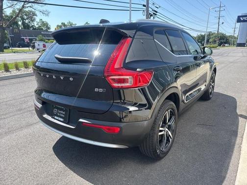 2025 Volvo XC40 B5 Core Bright Theme