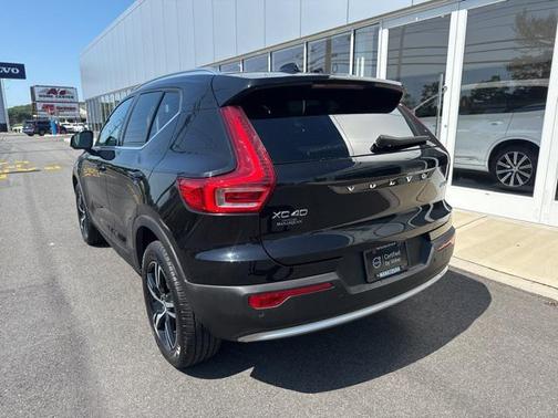 2025 Volvo XC40 B5 Core Bright Theme