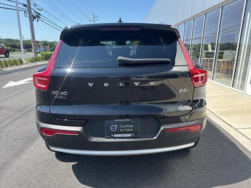2025 Volvo XC40 B5 Core Bright Theme