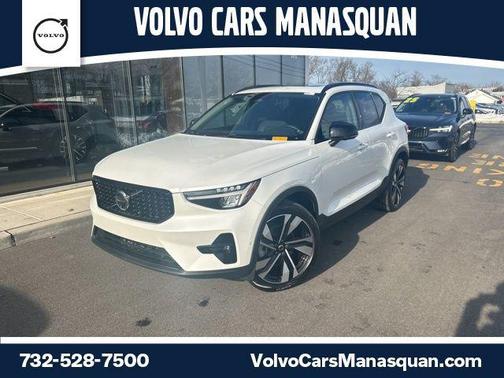 2025 Volvo XC40 B5 Plus Dark Theme