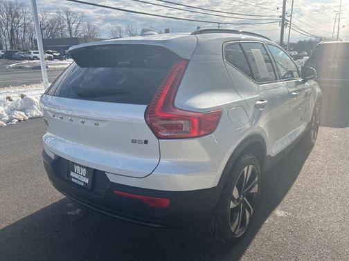 2025 Volvo XC40 B5 Plus Dark Theme
