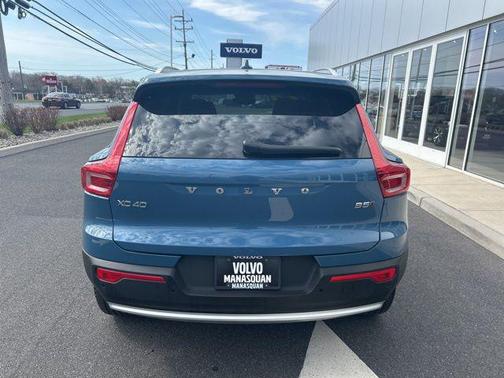 Fjord Blue Metallic 2025 Volvo XC40 B5 Plus Bright Theme