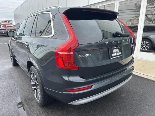 2022 Volvo XC90 T6 Momentum