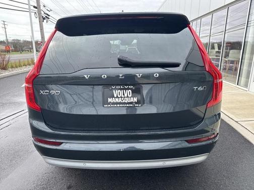 2022 Volvo XC90 T6 Momentum