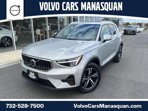 2025 Volvo XC40 B5 Core Bright Theme