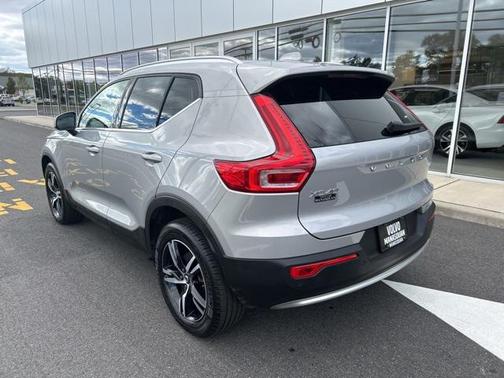 2025 Volvo XC40 B5 Core Bright Theme