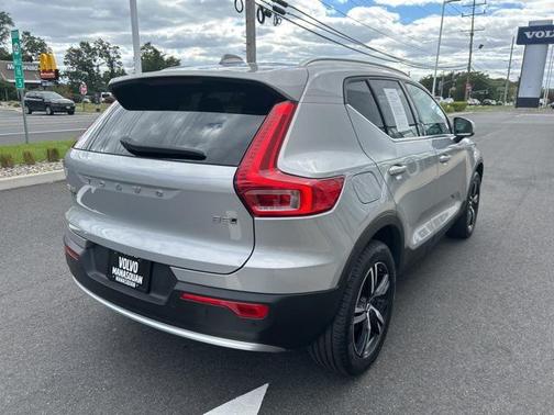 2025 Volvo XC40 B5 Core Bright Theme