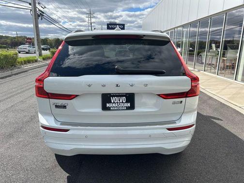 2022 Volvo XC60 B5 Momentum