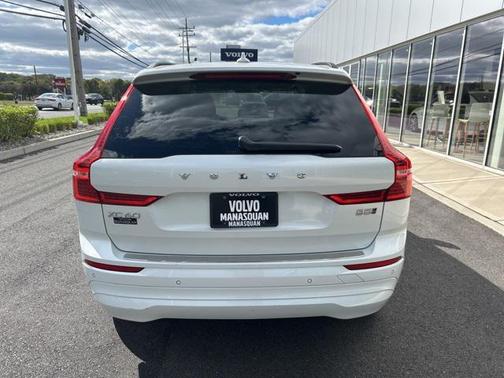 2022 Volvo XC60 B5 Momentum