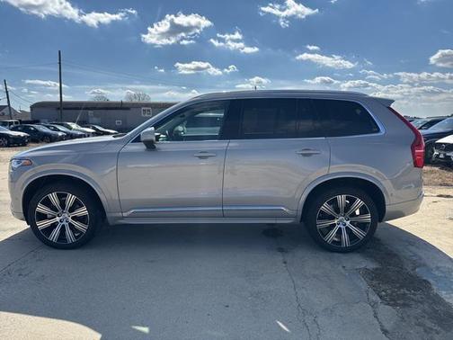 2024 Volvo XC90 B5 Plus Bright Theme
