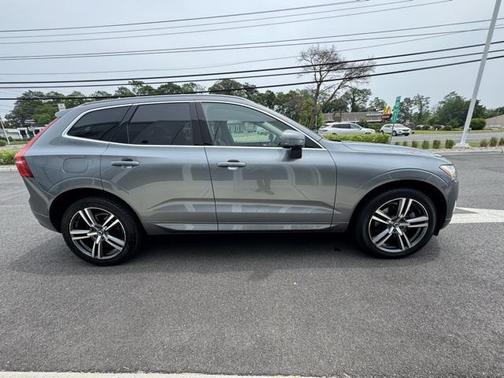 2020 Volvo XC60 T6 Momentum
