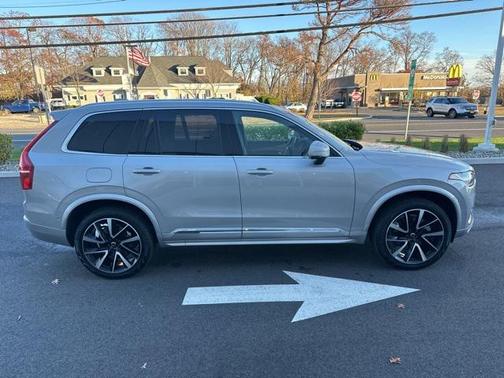 2024 Volvo XC90 B5 Plus Bright Theme