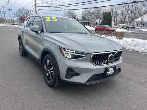 2025 Volvo XC40 B5 Core